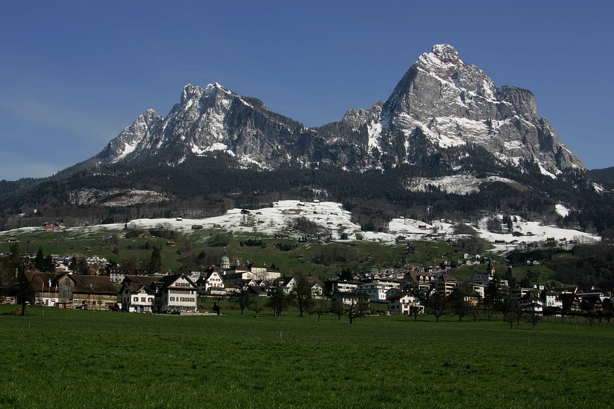 Mythen Umzug & Reinigung - SN Transporte GmbH